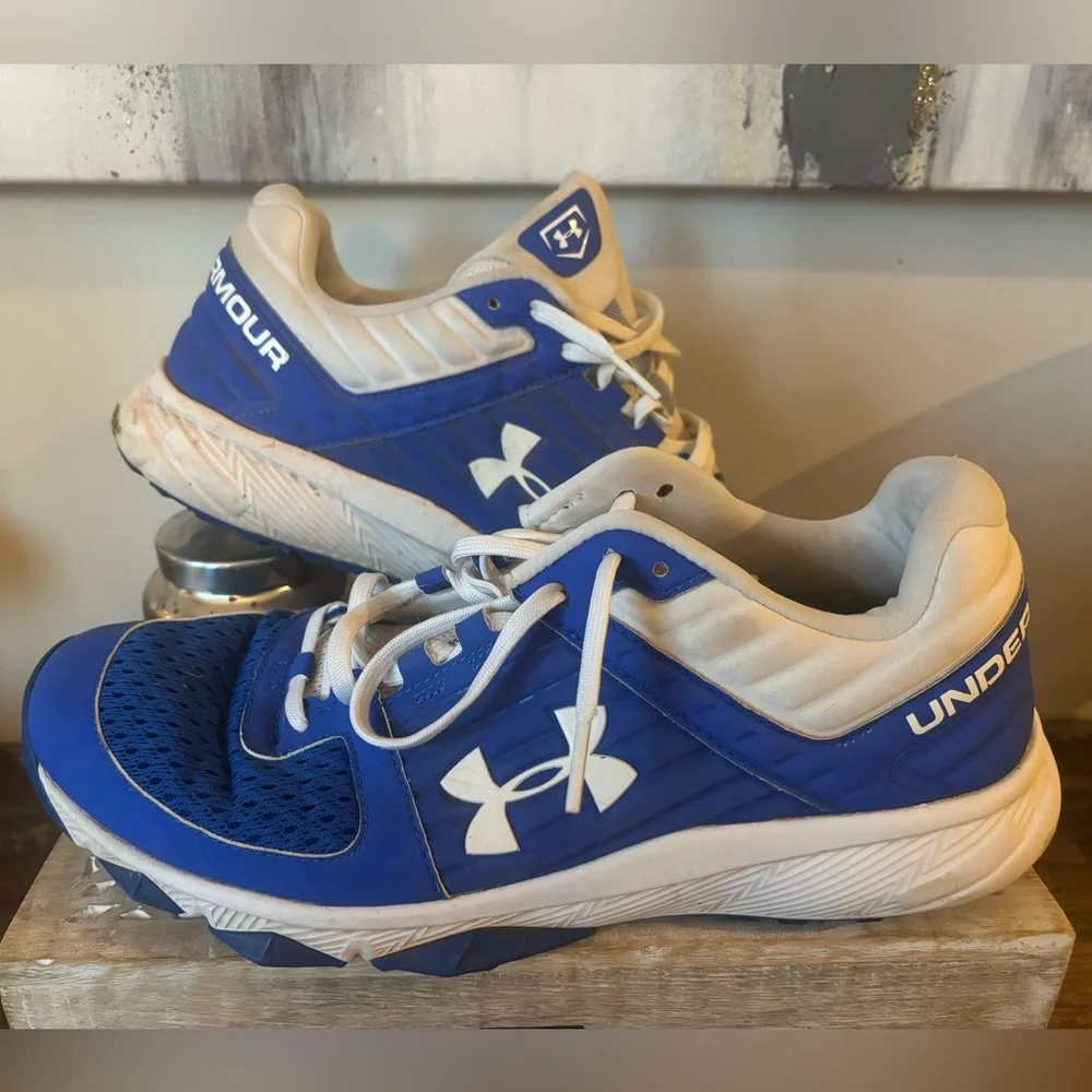 UNDER ARMOUR | Blue and White Sneakers Size 10.5
